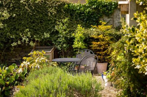 26 - Lavender Cottage - GL7 7AS - Web.jpg