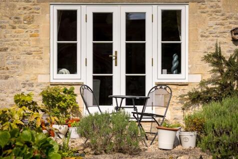 10 - Lavender Cottage - GL7 7AS - Web.jpg