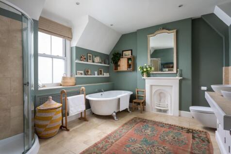 37 - 4 Victoria Road - GL7 1EN - Web.jpg