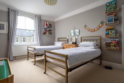 34 - 4 Victoria Road - GL7 1EN - Web.jpg