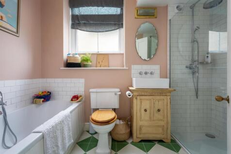 32 - 4 Victoria Road - GL7 1EN - Web.jpg