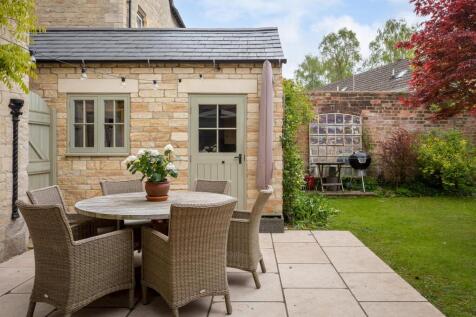 18 - 4 Victoria Road - GL7 1EN - Web.jpg