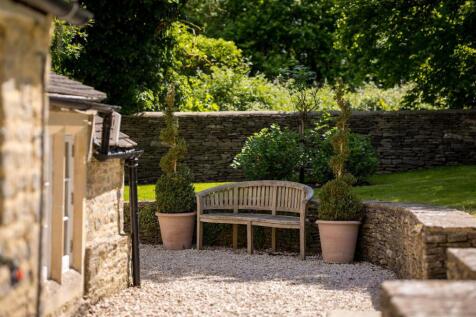 97 - 40-41 Barnsley - GL7 5EE - Web.jpg