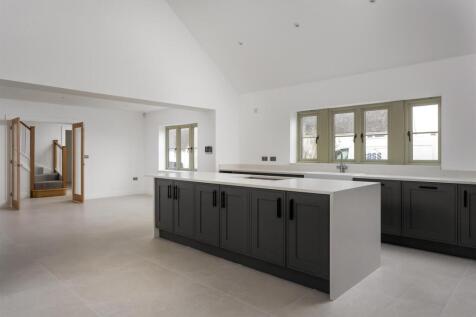 26 - Baddeley House - GL54 4NE - Web.jpg