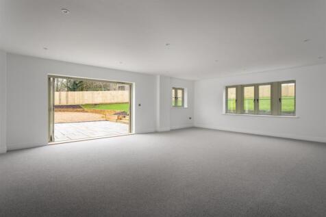 31 - Baddeley House - GL54 4NE - Web.jpg