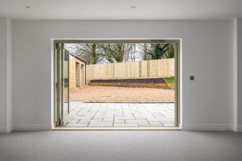 32 - Baddeley House - GL54 4NE - Web.jpg