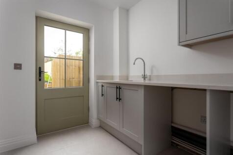 34 - Baddeley House - GL54 4NE - Web.jpg