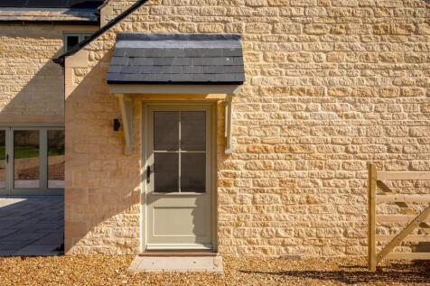 57 - Chaddesworth House - GL54 4NE - Web.jpg