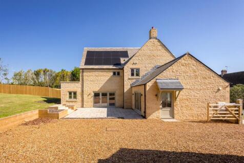 59 - Chaddesworth House - GL54 4NE - Web.jpg