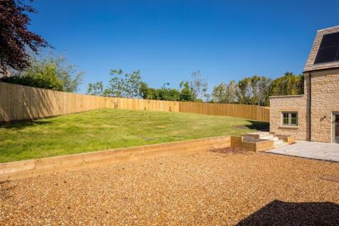 69 - Chaddesworth House - GL54 4NE - Web.jpg