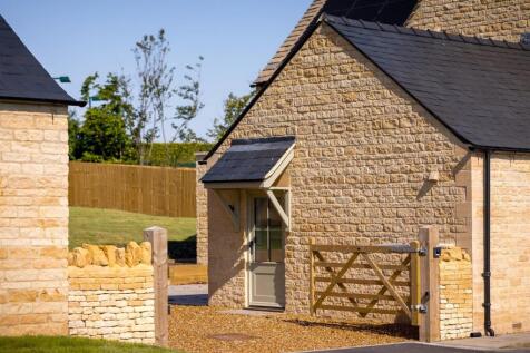 56 - Chaddesworth House - GL54 4NE - Web.jpg