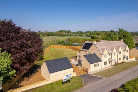 74 - Chaddesworth House - GL54 4NE - Web.jpg