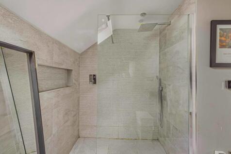 Master ensuite 