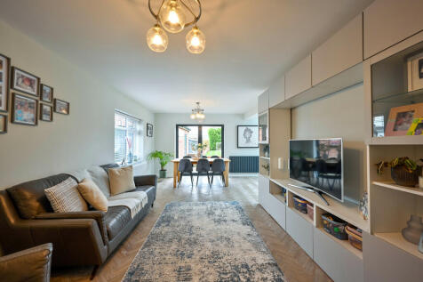 Family Room / Din...