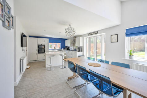 Diner to Kitchen