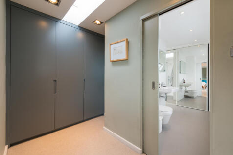 Walk-In Wardrobe