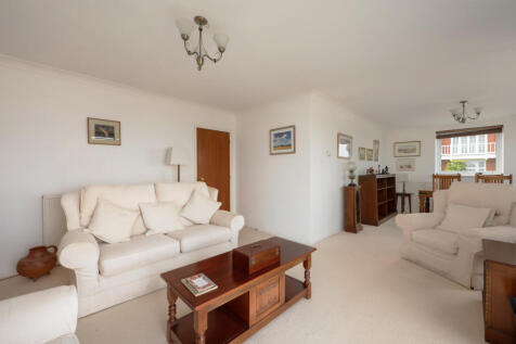 Sitting Room/Dining Room