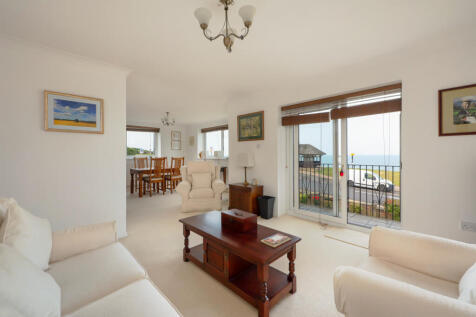 Sitting Room/Dining Room