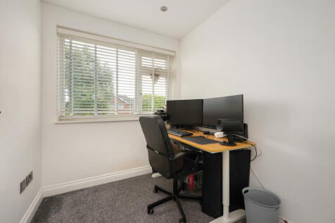Bedroom / Office