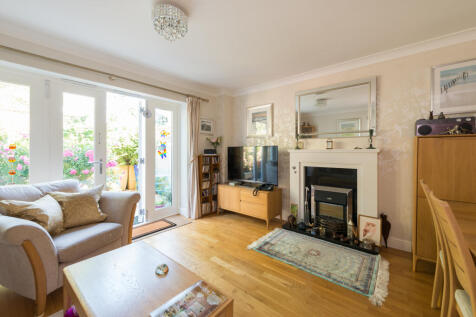 Sitting Room / Dining Room