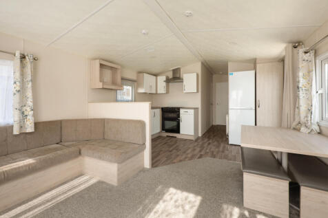 Living/Kitchen Area