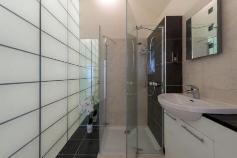 Shower &amp; WC