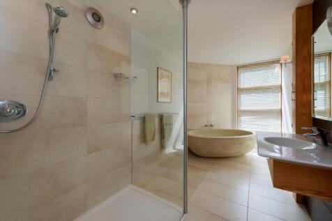 Master En-Suite