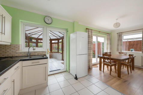 Kitchen/Dining Area