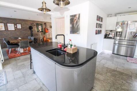 Kitchen/Dining Space