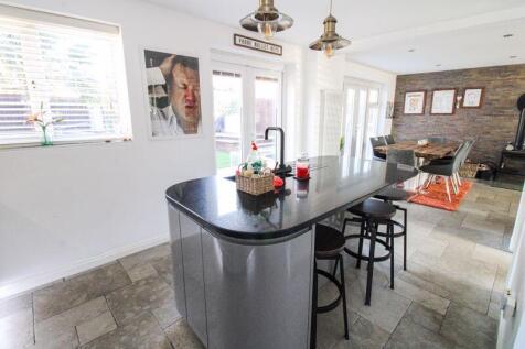 Kitchen/Dining Space