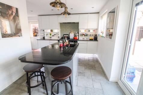 Kitchen/Dining Space