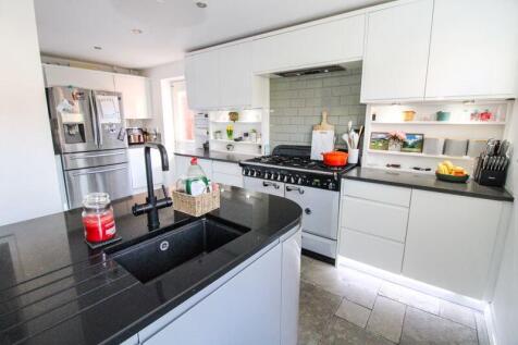 Kitchen/Dining Space