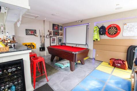 Double Garage / Garden Room