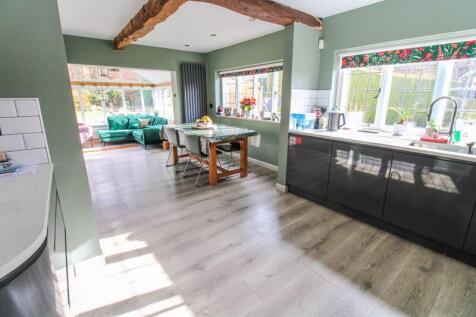 Kitchen/Dining Space