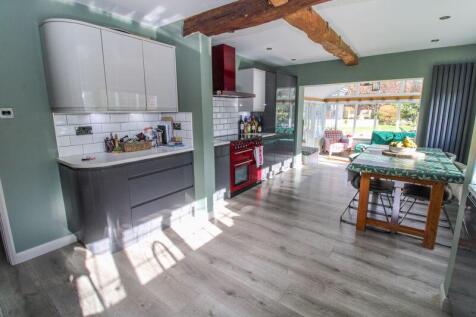 Kitchen/Dining Space