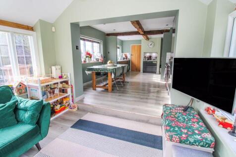Kitchen/Dining Space
