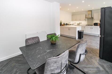 Kitchen/Dining Space