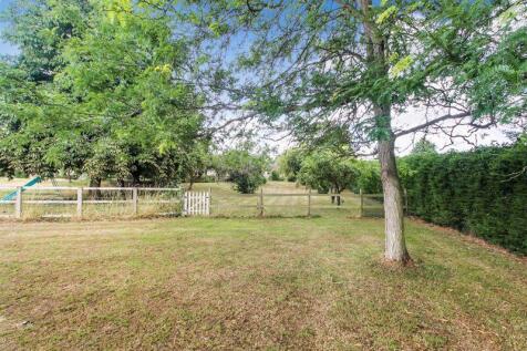 Rear Garden/Paddock Access