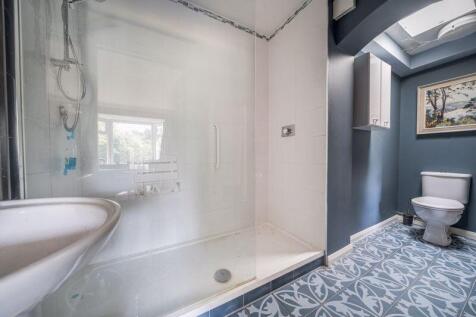 Bedroom Five/Family Room En-Suite