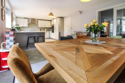 Kitchen/Dining Space