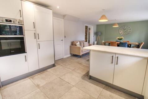 Kitchen/Dining Space