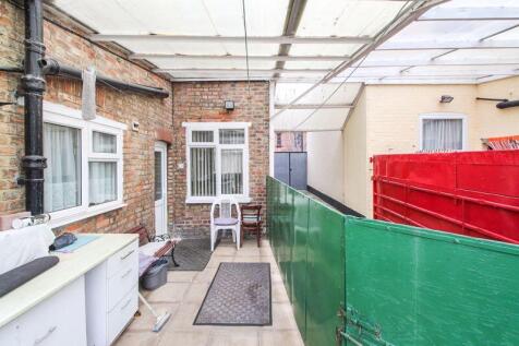 Rear Garden W/ Vehicle Access