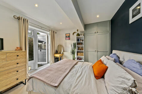 2, 263 Uxbridge R...