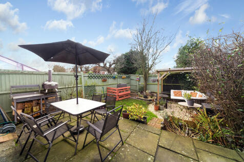 2, 263 Uxbridge R...