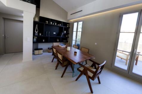 8.Dining