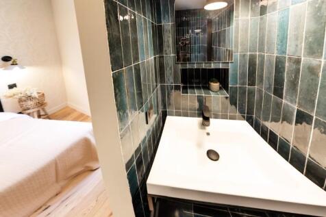 16.Bathroom1