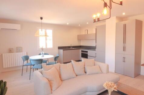 7.Living and kitchen