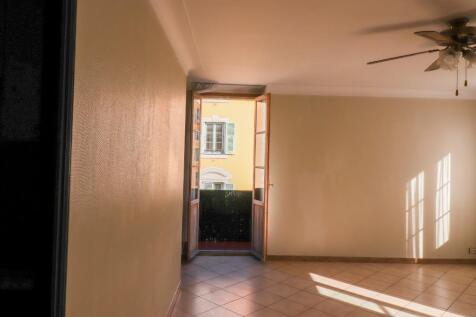 5.Balcony from livin