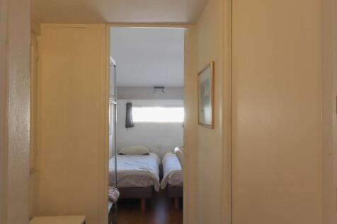 18.Bedroom2
