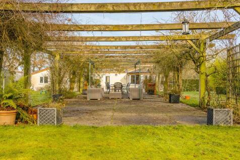 Airfield Lodge (Wigsley)-19.jpg